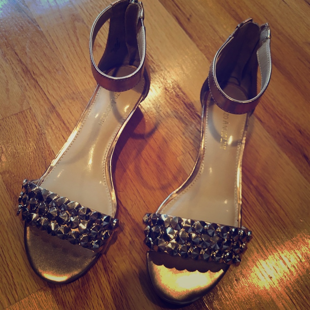 Beautiful gold shoes